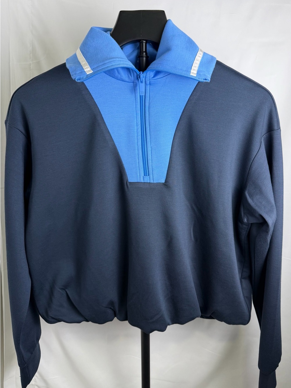 Women’s collared pullover sweatshirt M